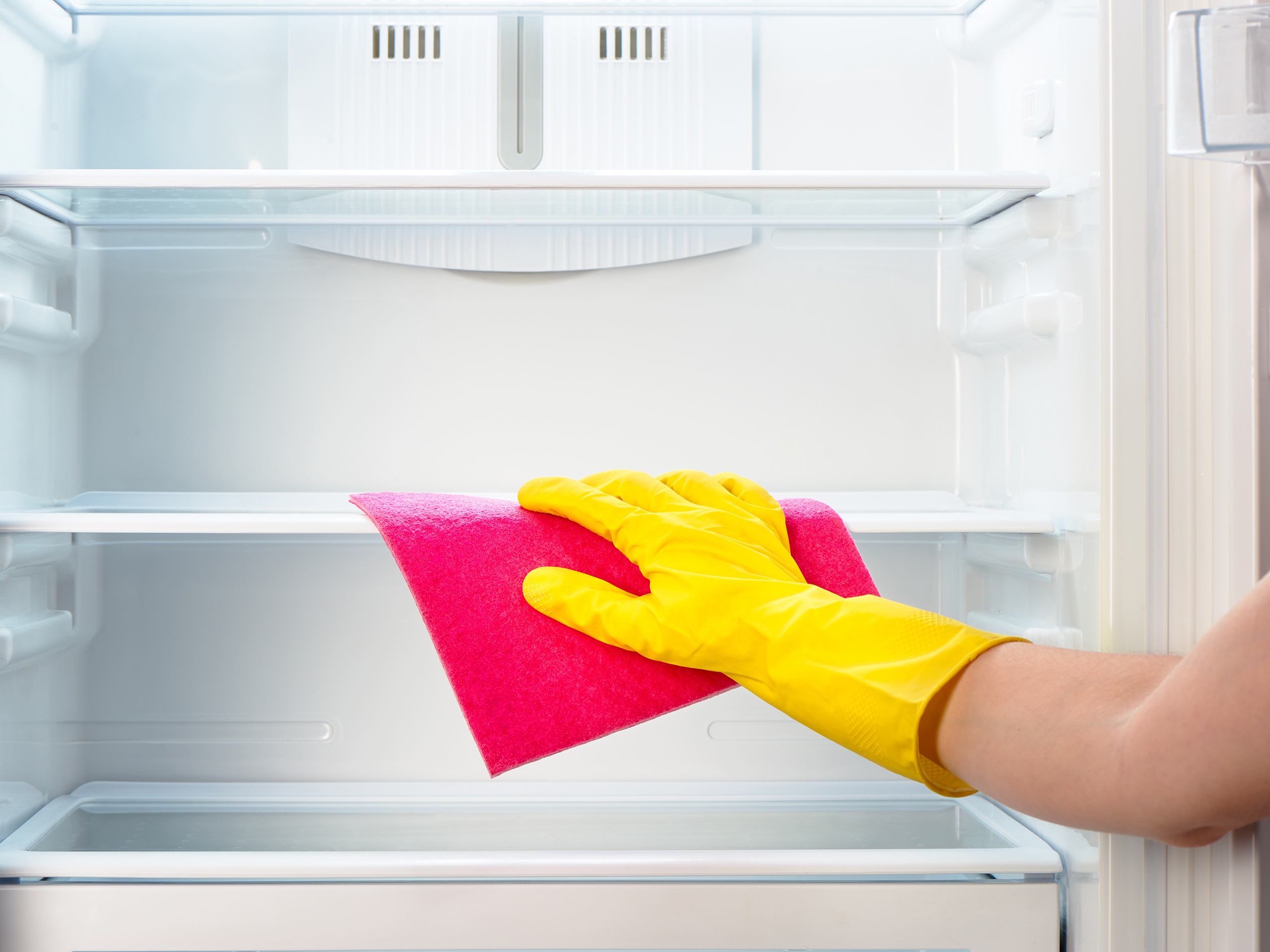 تنظيف جلدة الثلاجة بأسهل الطرق
